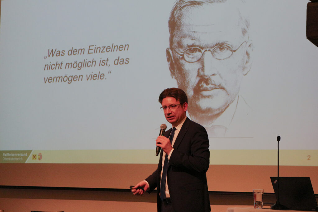 Norman Eichinger bei seinem Vortrag beim Energiesymposium Freistadt