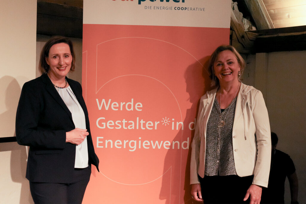 Hemma Bieser und Katharina Habersbrunner beim Energiesymposium Freistadt